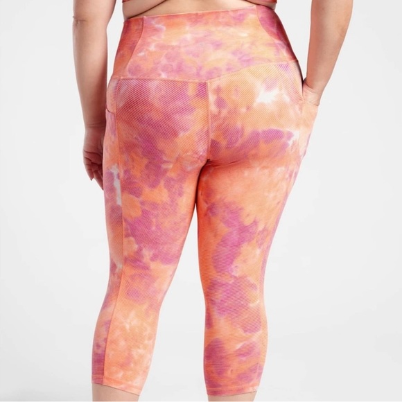 Athleta Salutation Stash Pocket II Capri Leggings Yoga, size Large - Picture 2 of 9
